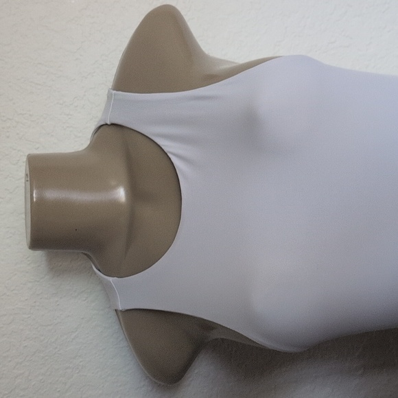 White Sleeveless Bodysuit - Picture 2 of 3